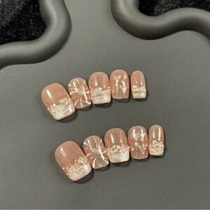 Press on nails gold heart with crystals